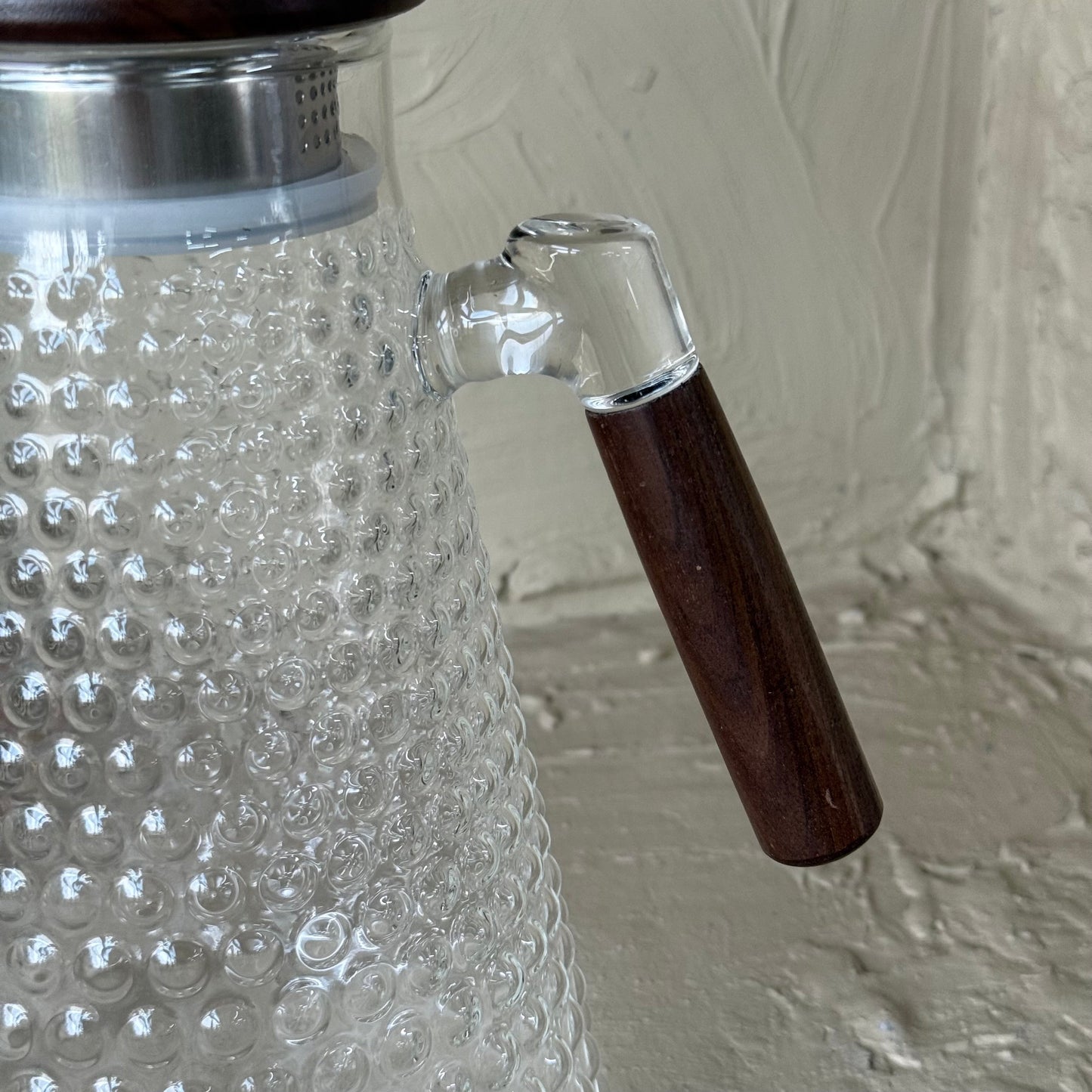 Arow Zambak Borosilikat Cam Sürahi Akasya Kapaklı 1800 ml KOD:6503