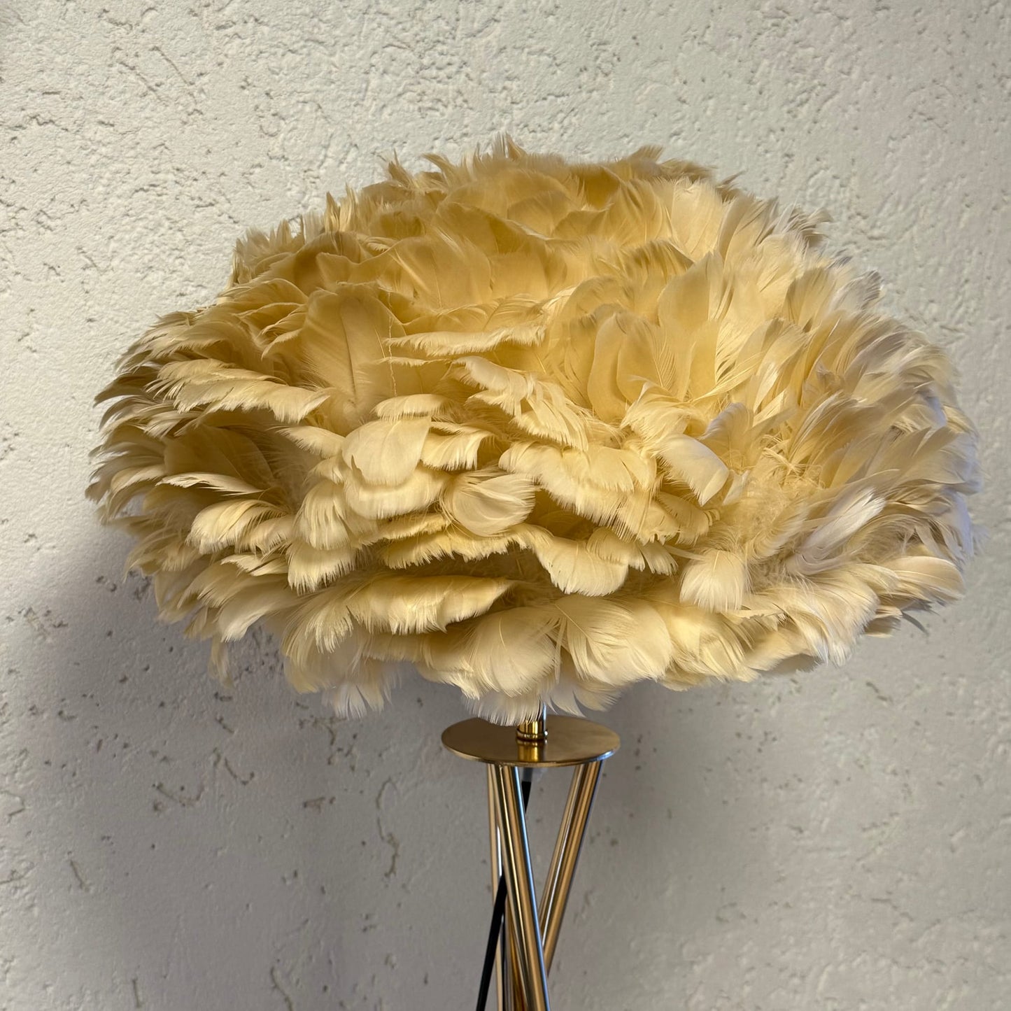 Exclusive Metal Ayaklı Tüy Lambader Krem-Gold 1,55 cm